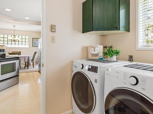 621 Cherry Point Rd, Cobble Hill, BC - Indoor Photo Showing Laundry Room