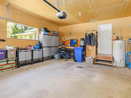 621 Cherry Point Rd, Cobble Hill, BC - Indoor Photo Showing Garage