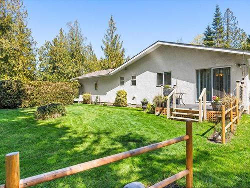 621 Cherry Point Rd, Cobble Hill, BC - Outdoor With Deck Patio Veranda