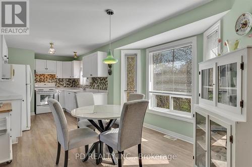 130 Victoria Ave N, Kawartha Lakes, ON - Indoor Photo Showing Dining Room