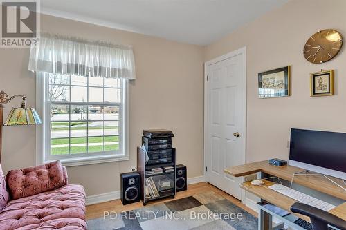 130 Victoria Ave N, Kawartha Lakes, ON - Indoor Photo Showing Other Room