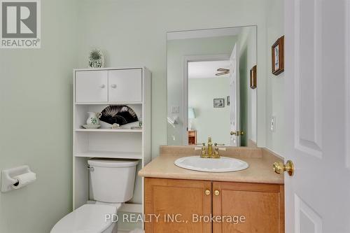 130 Victoria Avenue N, Kawartha Lakes, ON - Indoor Photo Showing Bathroom