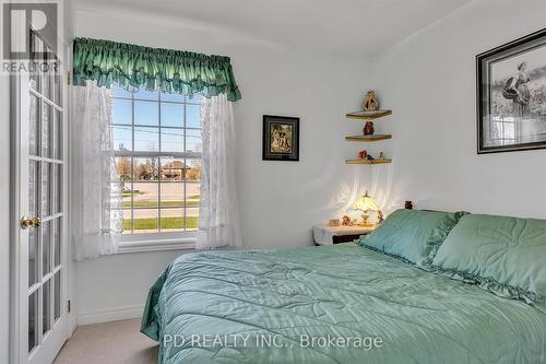 130 Victoria Ave N, Kawartha Lakes, ON - Indoor Photo Showing Bedroom