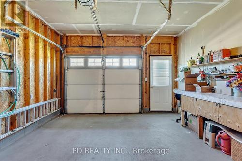 130 Victoria Ave N, Kawartha Lakes, ON - Indoor Photo Showing Garage