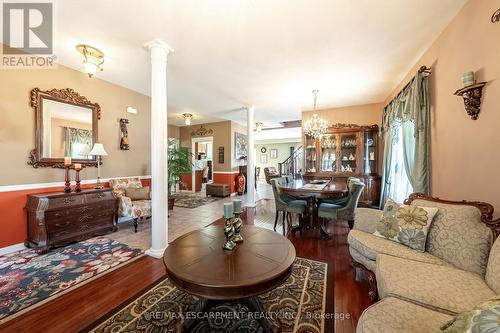 25 Richdale Dr, Hamilton, ON - Indoor Photo Showing Living Room