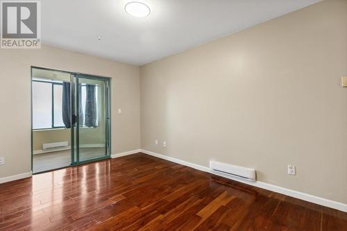402 6963 Victoria Drive, Vancouver, BC - Indoor Photo Showing Other Room