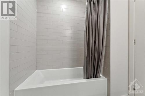 248 Shuttleworth Drive, Ottawa, ON - Indoor Photo Showing Bathroom