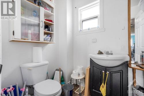 310 Prince Arthur Street, Cornwall, ON - Indoor Photo Showing Bathroom