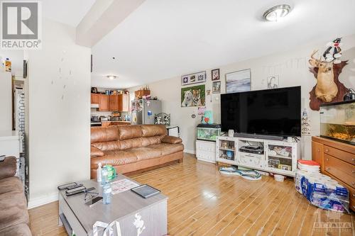 310 Prince Arthur Street, Cornwall, ON - Indoor Photo Showing Living Room
