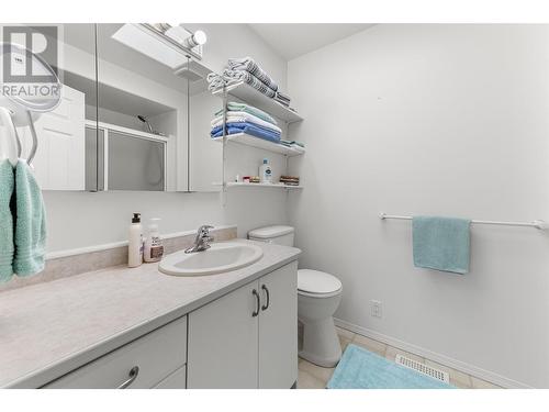 626 Ponderosa Road, Oliver, BC - Indoor Photo Showing Bathroom