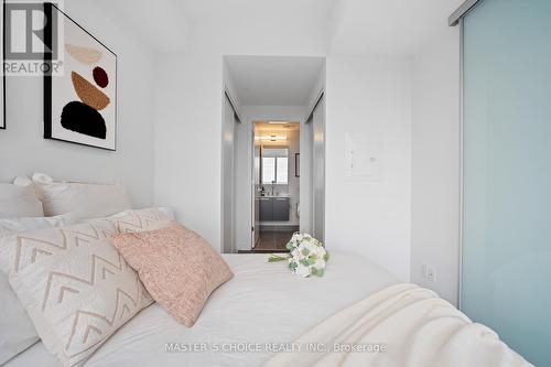 3313 - 3 Gloucester Street, Toronto, ON - Indoor Photo Showing Bedroom