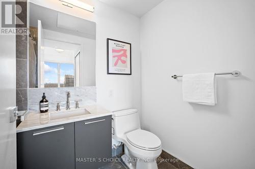 #3313 -3 Gloucester St, Toronto, ON - Indoor Photo Showing Bathroom