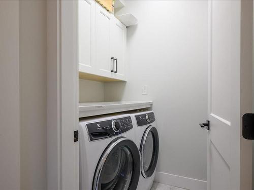 103-1217 Manzanita Pl, Nanaimo, BC - Indoor Photo Showing Laundry Room