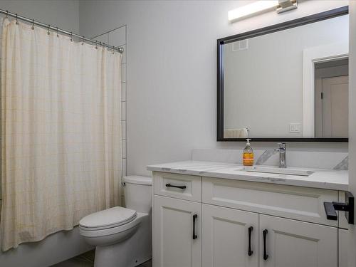 103-1217 Manzanita Pl, Nanaimo, BC - Indoor Photo Showing Bathroom