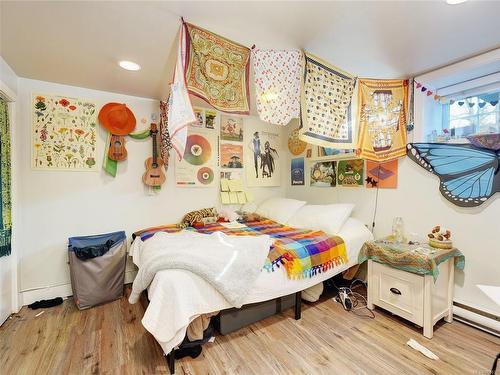 1564 Monterey Ave, Oak Bay, BC - Indoor Photo Showing Bedroom