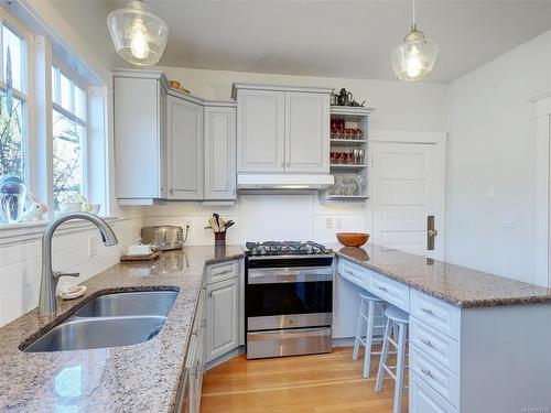 1564 Monterey Ave, Oak Bay, BC - Indoor Photo Showing Kitchen With Double Sink With Upgraded Kitchen