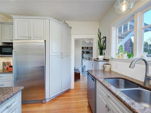 1564 Monterey Ave, Oak Bay, BC - Indoor Photo Showing Kitchen With Double Sink