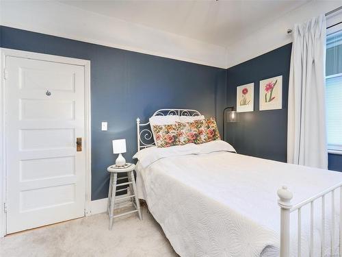1564 Monterey Ave, Oak Bay, BC - Indoor Photo Showing Bedroom