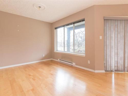 984 Cloverdale Ave, Saanich, BC - Indoor Photo Showing Other Room