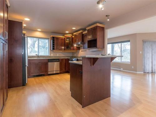 984 Cloverdale Ave, Saanich, BC - Indoor Photo Showing Kitchen