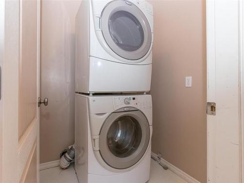 984 Cloverdale Ave, Saanich, BC - Indoor Photo Showing Laundry Room