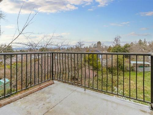 984 Cloverdale Ave, Saanich, BC - Outdoor With View