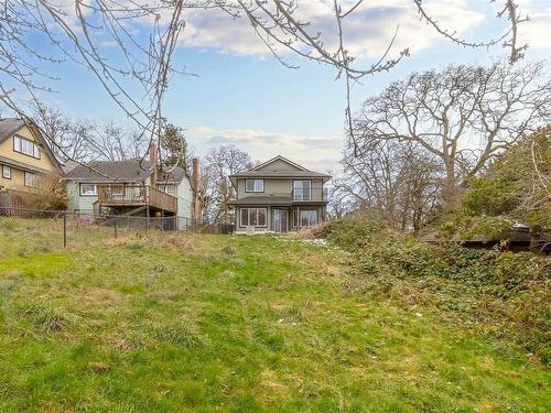 984 Cloverdale Ave, Saanich, BC - Outdoor