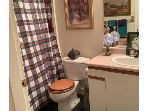 208-1631 Dufferin Cres, Nanaimo, BC - Indoor Photo Showing Bathroom