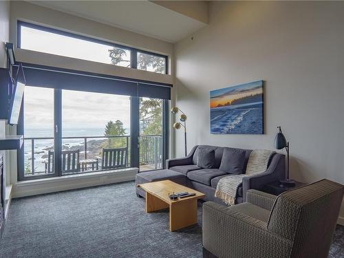 1503-596 Marine Dr, Ucluelet, BC - Indoor Photo Showing Living Room