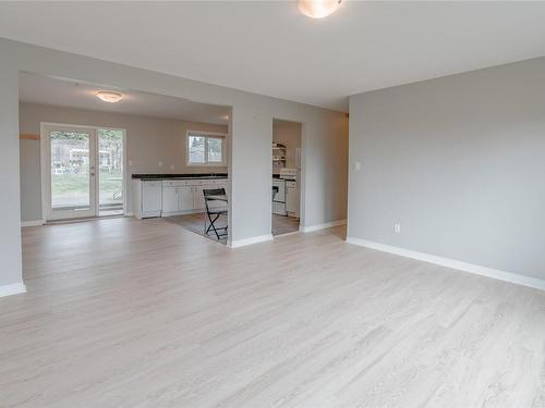 2143 Duggan Rd, Nanaimo, BC - Indoor Photo Showing Living Room