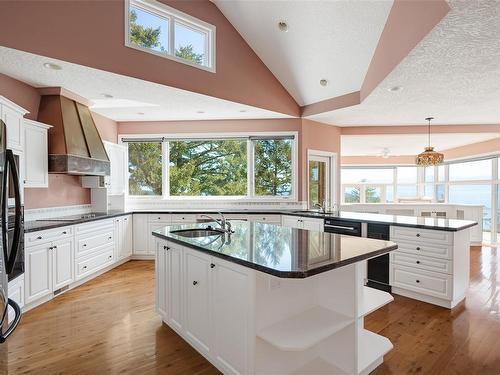 558 Wilderness Pl, Sooke, BC - Indoor Photo Showing Kitchen With Upgraded Kitchen