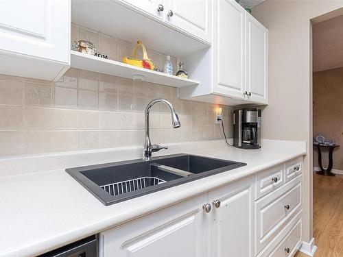 101-2125 Oak Bay Ave, Oak Bay, BC - Indoor Photo Showing Kitchen With Double Sink