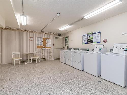 101-2125 Oak Bay Ave, Oak Bay, BC - Indoor Photo Showing Laundry Room