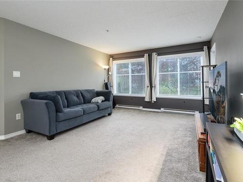 102-129 Back Rd, Courtenay, BC - Indoor Photo Showing Living Room