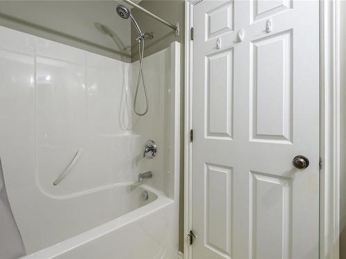 102-129 Back Rd, Courtenay, BC - Indoor Photo Showing Bathroom