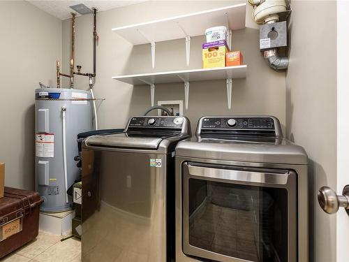 102-129 Back Rd, Courtenay, BC - Indoor Photo Showing Laundry Room