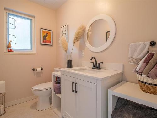 4608 Ketch Rd, Pender Island, BC - Indoor Photo Showing Bathroom