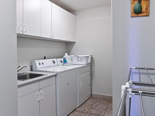 5386 Georgiaview Cres, Nanaimo, BC - Indoor Photo Showing Laundry Room