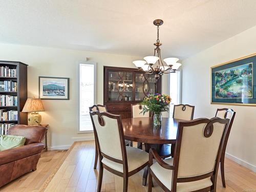 5386 Georgiaview Cres, Nanaimo, BC - Indoor Photo Showing Dining Room