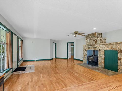 7110 Peterson Rd, Lantzville, BC - Indoor With Fireplace