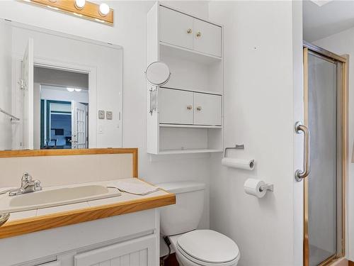 7110 Peterson Rd, Lantzville, BC - Indoor Photo Showing Bathroom