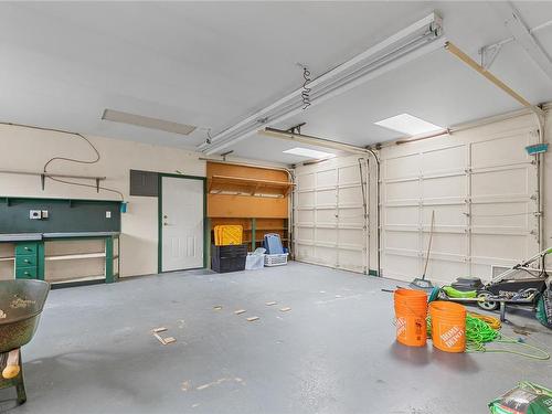 7110 Peterson Rd, Lantzville, BC - Indoor Photo Showing Garage