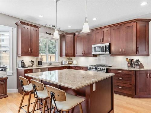 423 Craig St, Parksville, BC - Indoor Photo Showing Kitchen With Upgraded Kitchen