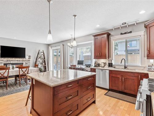 423 Craig St, Parksville, BC - Indoor Photo Showing Kitchen With Upgraded Kitchen