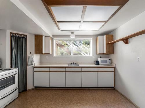 938 Avrill Rd, Langford, BC - Indoor Photo Showing Kitchen