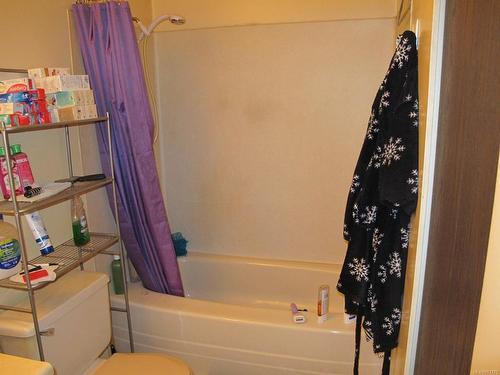 410-3235 Quadra St, Saanich, BC - Indoor Photo Showing Bathroom