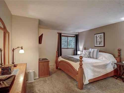 5758 Broadway Rd, Nanaimo, BC - Indoor Photo Showing Bedroom