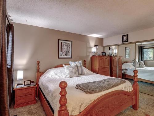 5758 Broadway Rd, Nanaimo, BC - Indoor Photo Showing Bedroom
