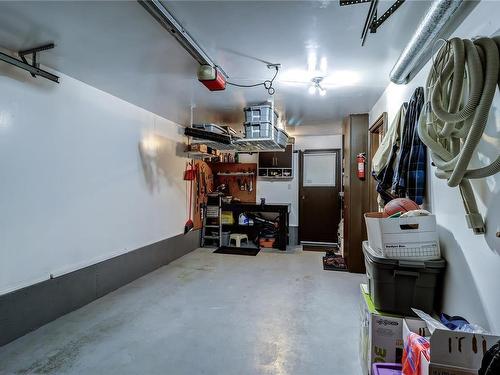 5758 Broadway Rd, Nanaimo, BC - Indoor Photo Showing Garage