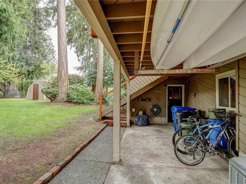 5758 Broadway Rd, Nanaimo, BC - Outdoor With Exterior